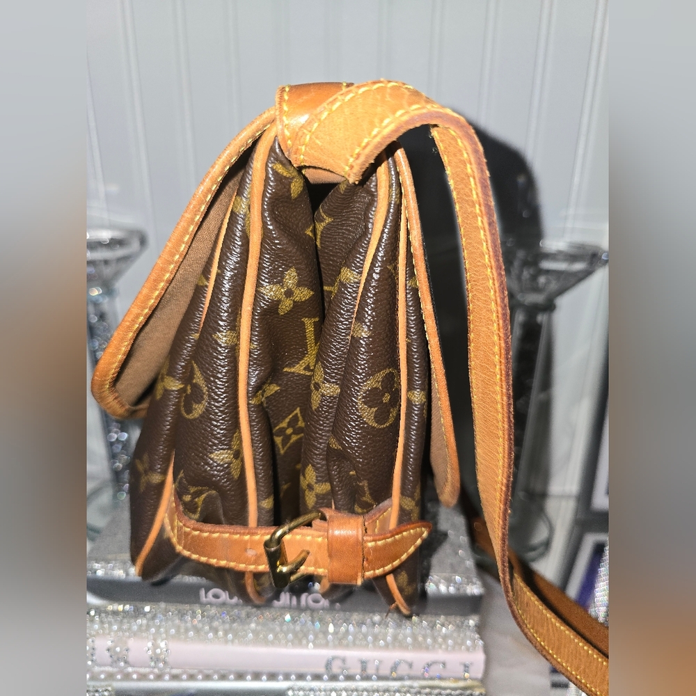 EUC 💯 Authentic Louis Vuitton Saumur 30💓 - Picture 5 of 16